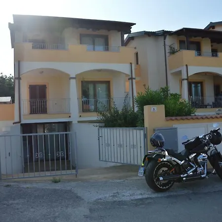 Apartment Settemmezzu - Lu Bagnu *